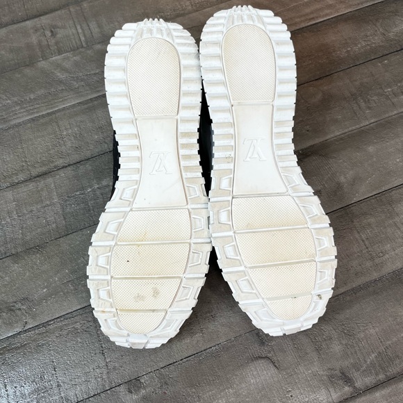 Louis Vuitton Runaway
Trainer Monogram Leather
100% Authentic Sz 11 - Picture 6 of 8